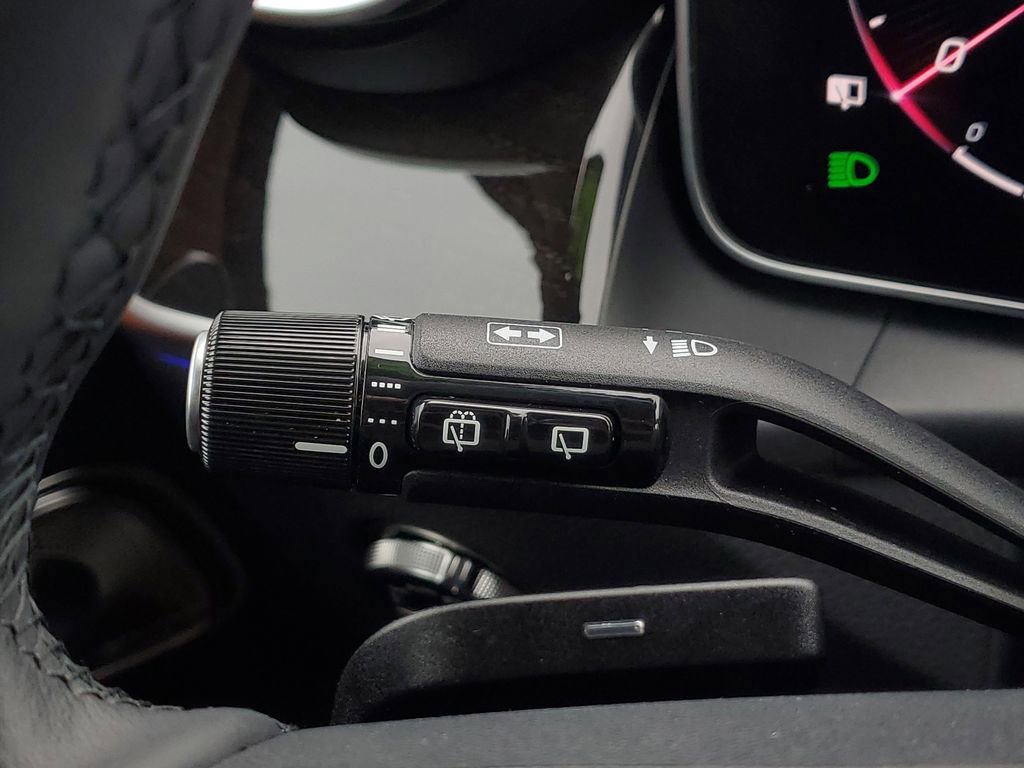 Used 2025 Mercedes-Benz GLC 350e image 17