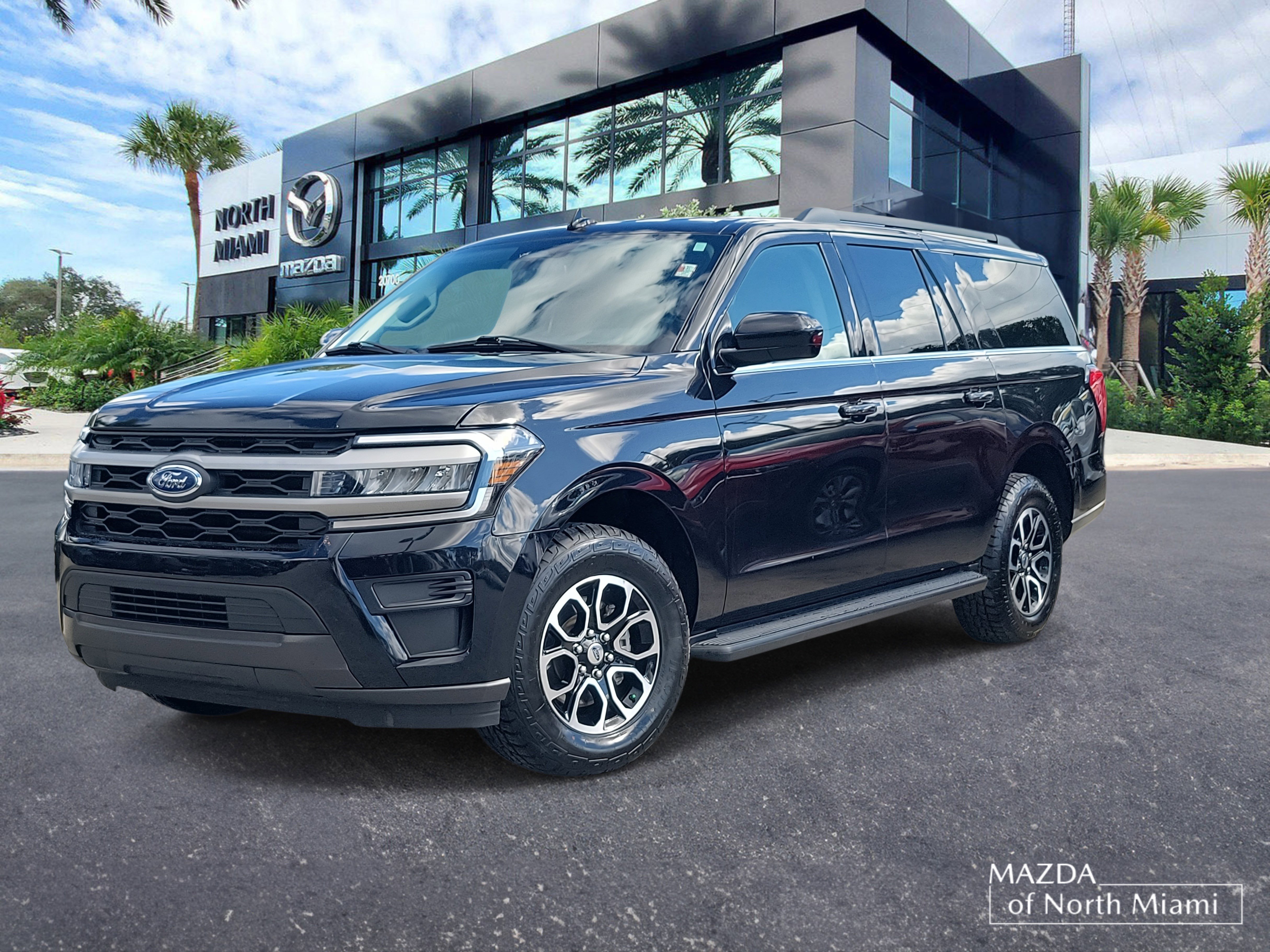 Used 2024 Ford Expedition Max XLT image 1