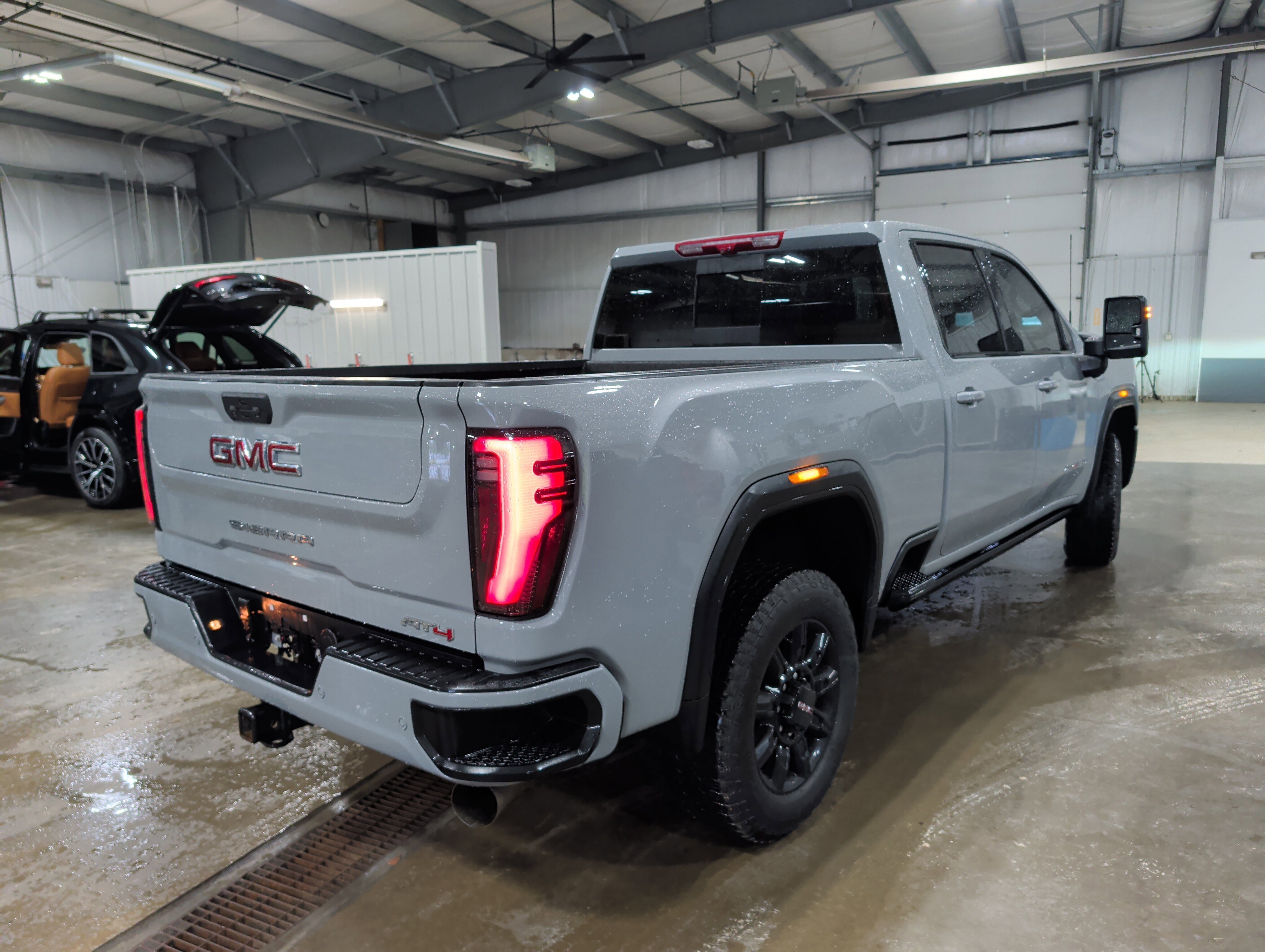 Used 2025 GMC Sierra 2500 AT4 w/ AT4 Premium Plus Package AWD/4WD image 3