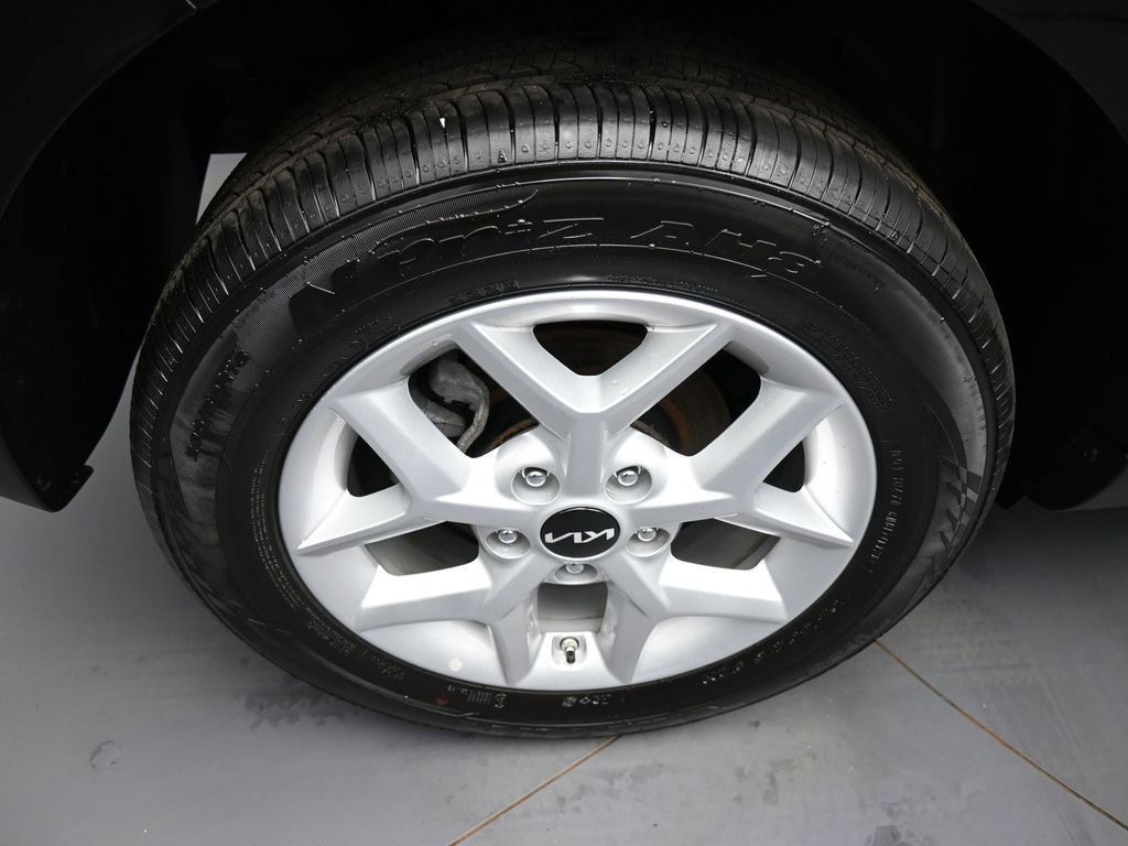 Certified 2025 Kia Soul LX w/ LX Technology Package image 12