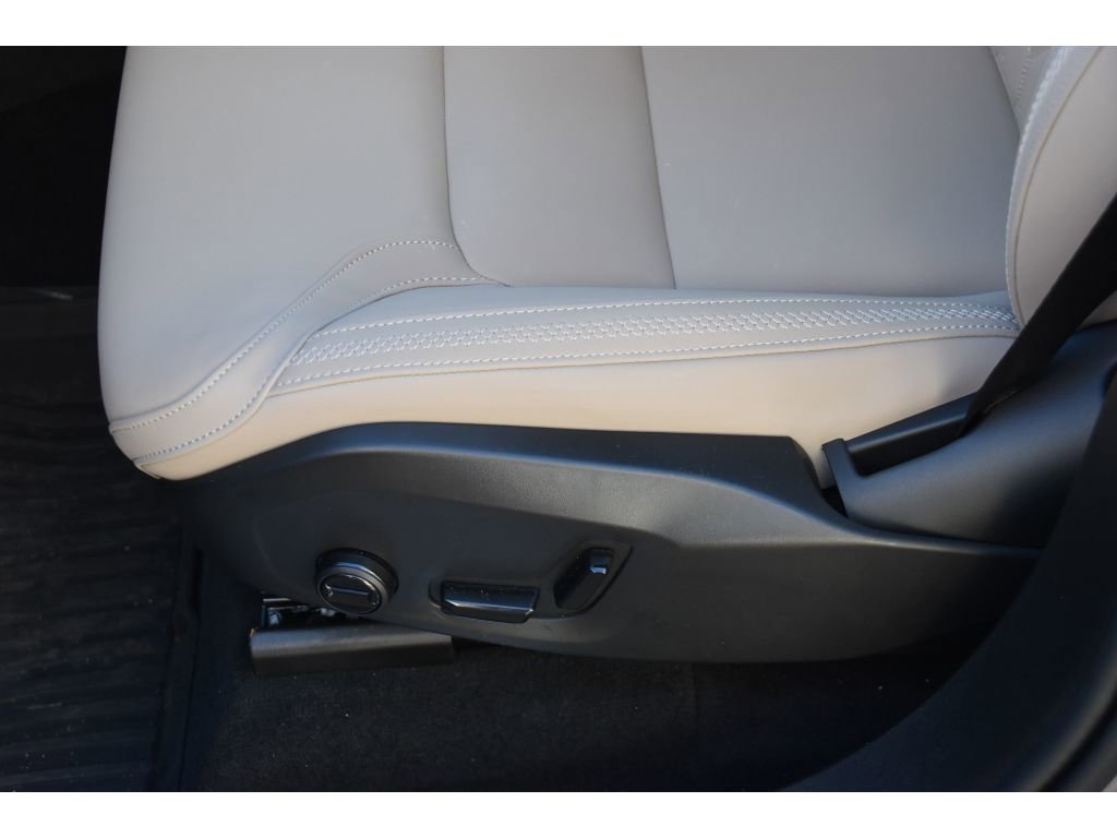 Certified 2026 Volvo XC90 B5 Plus image 35