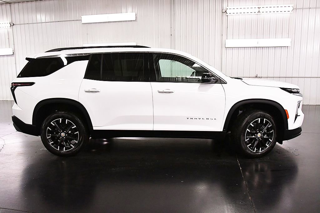 New 2026 Chevrolet Traverse LT w/ Sun and Wheel Package AWD/4WD image 8