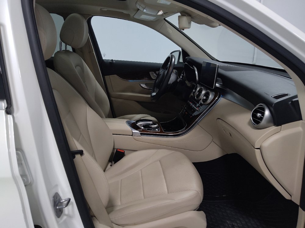 Used 2019 Mercedes-Benz GLC 300 4MATIC w/ Driver Assistance Package image 21