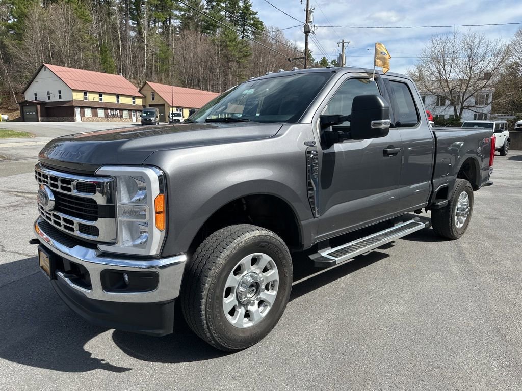 Used 2023 Ford F250 XLT w/ Snow Plow/Camper Package image 9