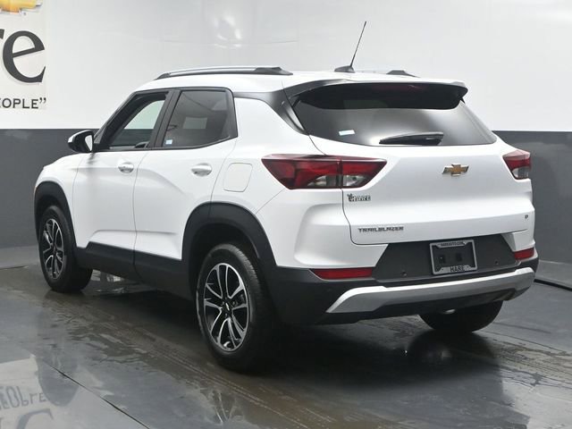 Used 2024 Chevrolet TrailBlazer LT w/ LT Cold Weather Package FWD image 36