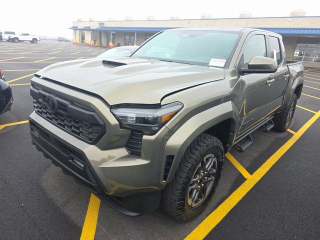 Used 2025 Toyota Tacoma TRD Sport image 1