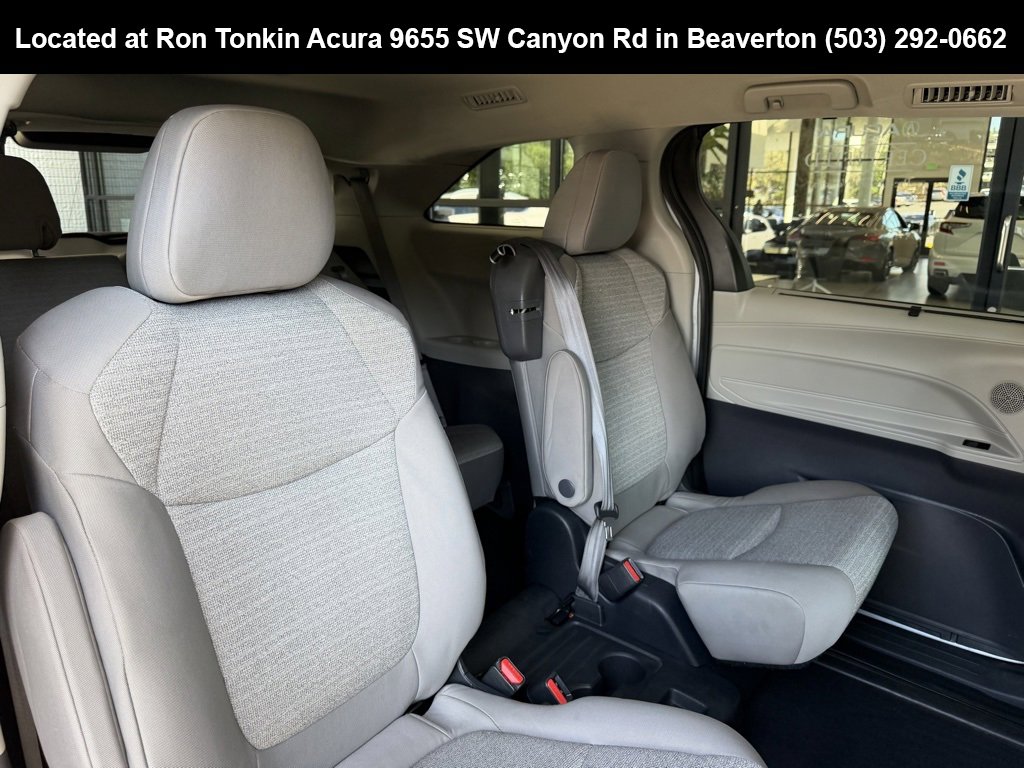 Used 2023 Toyota Sienna LE image 28