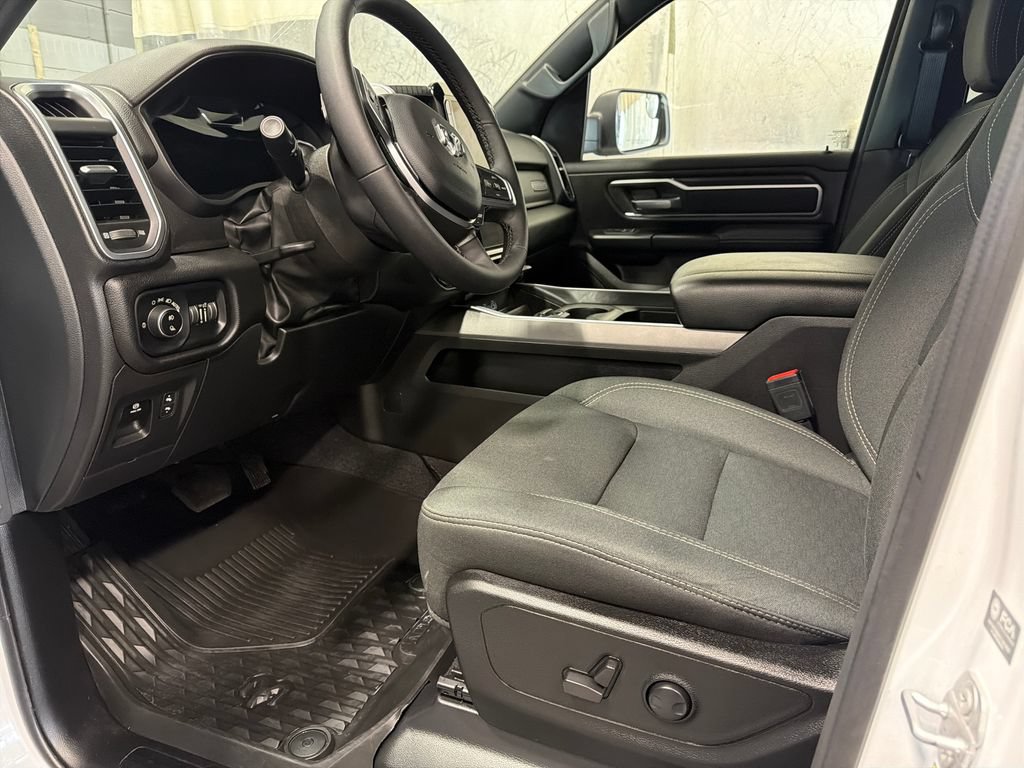 Used 2025 RAM 1500 Big Horn AWD/4WD image 3