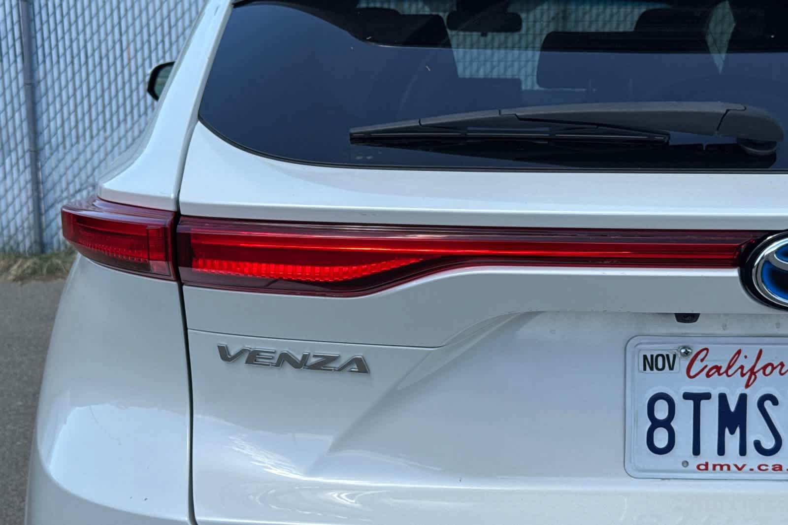 Certified 2021 Toyota Venza LE w/ Carpet Mat Package (TMS) AWD/4WD image 22