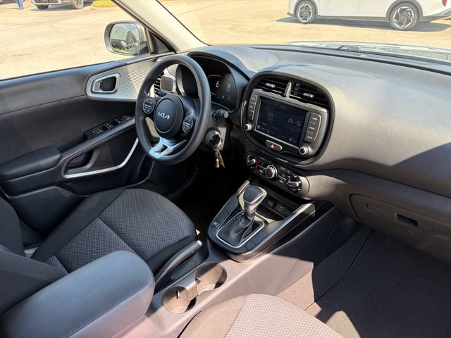 Certified 2023 Kia Soul LX w/ LX Technology Package FWD image 5