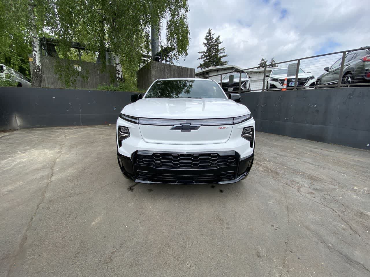 Used 2025 Chevrolet Silverado EV RST AWD/4WD image 9