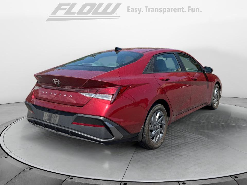 Used 2024 Hyundai Elantra SEL FWD image 7