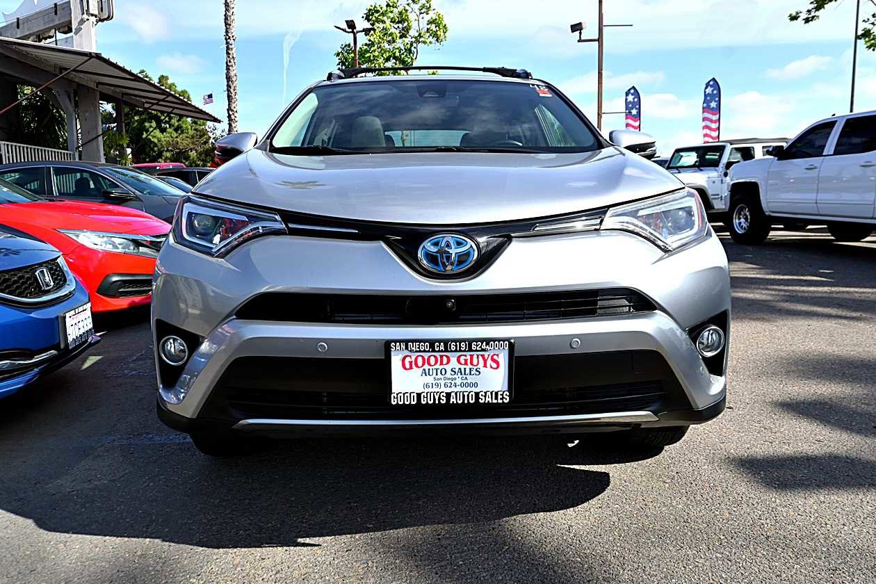 Used 2017 Toyota RAV4 Limited AWD/4WD image 2