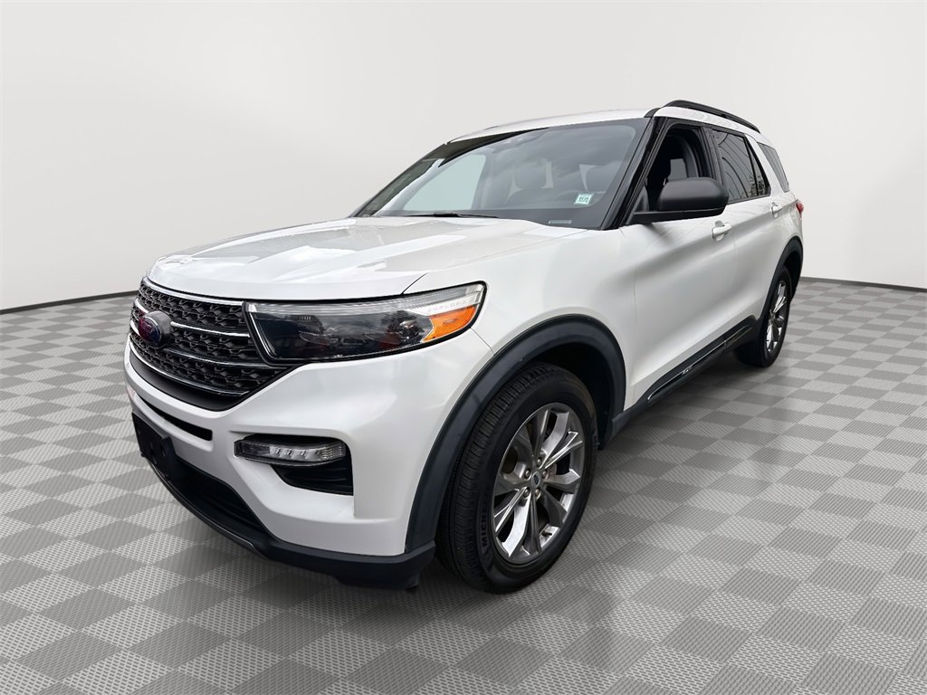 Used 2022 Ford Explorer XLT w/ Equipment Group 202A image 4