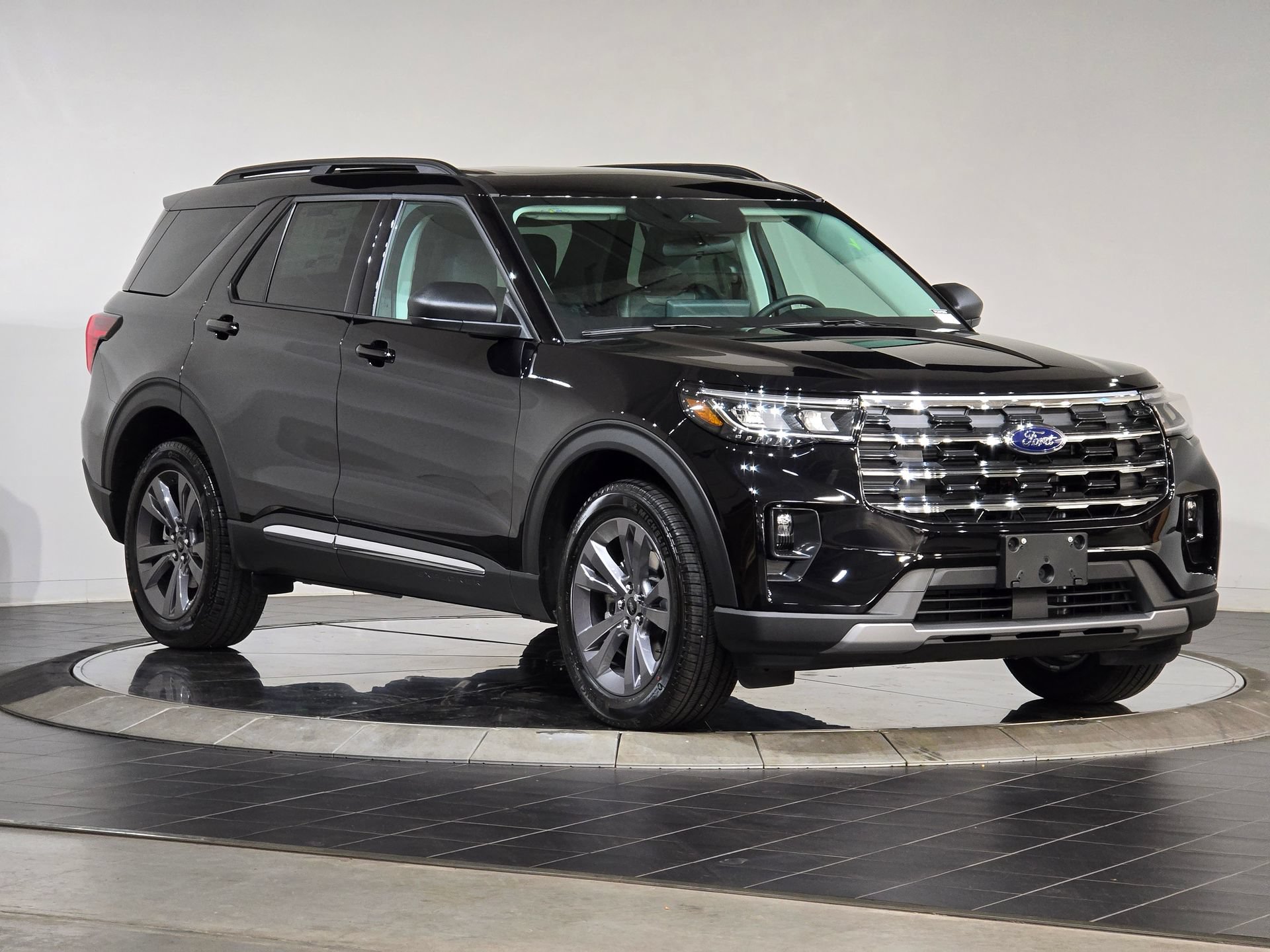 New 2026 Ford Explorer Active w/ Active Comfort Package AWD/4WD video 2