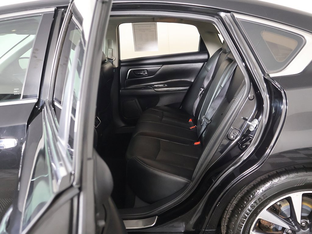 Used 2017 Nissan Altima 2.5 SL w/ Moonroof Package image 30