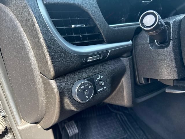 Used 2017 Chevrolet Traverse LT FWD image 8