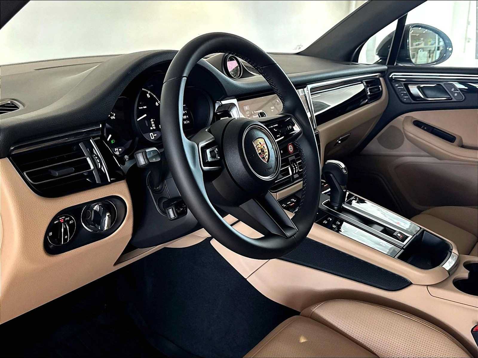 New 2026 Porsche Macan AWD/4WD image 4