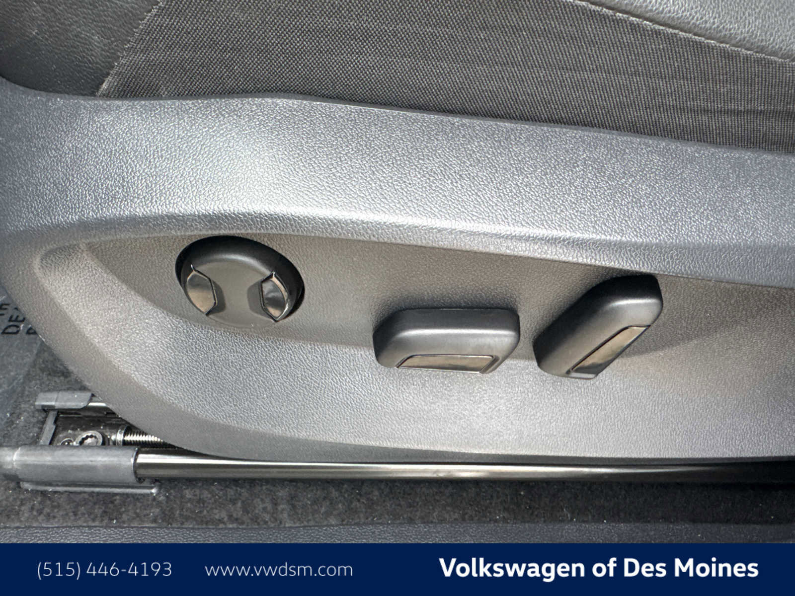 Used 2024 Volkswagen Tiguan SE R-Line image 24