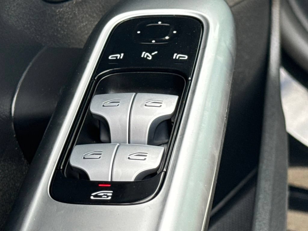 Used 2022 Mercedes-Benz C 300 Sedan image 25