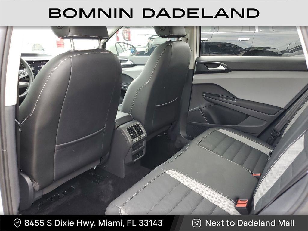 Used 2022 Volkswagen Taos SEL w/ Panoramic Sunroof Package image 10