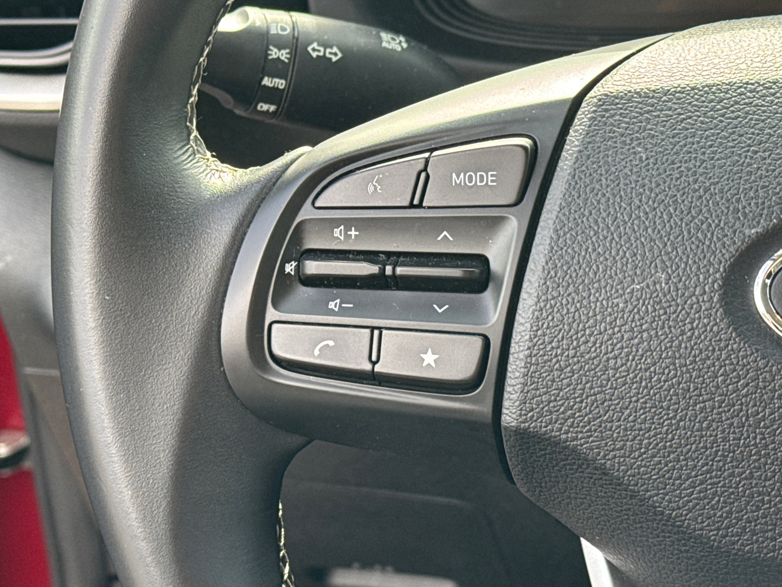 Used 2025 Hyundai Venue SEL image 24