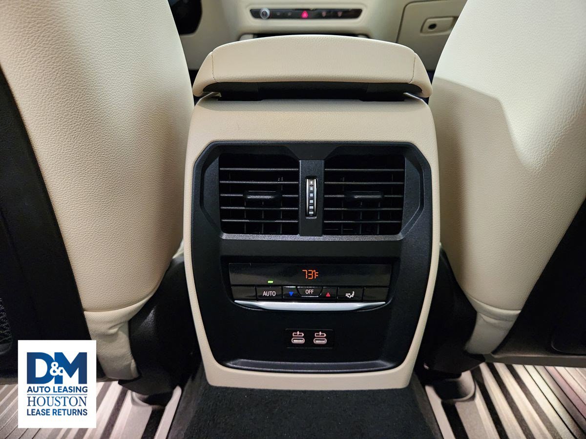 Used 2023 BMW 330i Sedan w/ Premium Package image 40