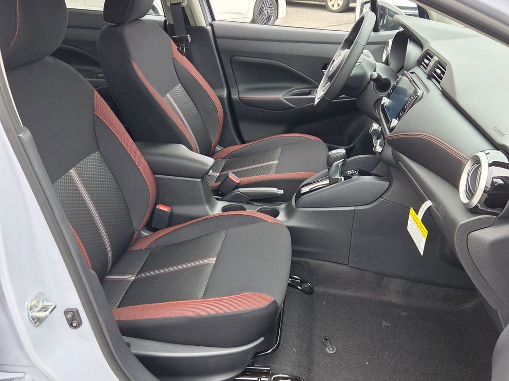 New 2025 Nissan Versa SR w/ Trunk Package image 13