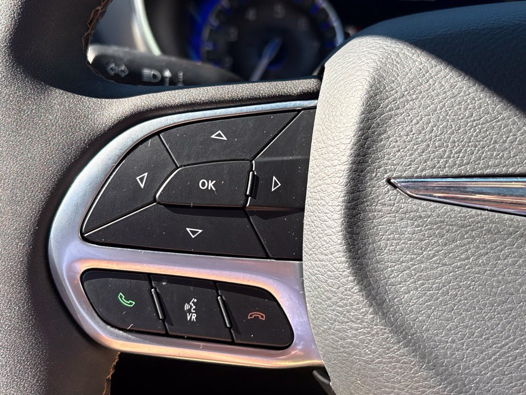 Used 2025 Chrysler Pacifica Pinnacle FWD image 20