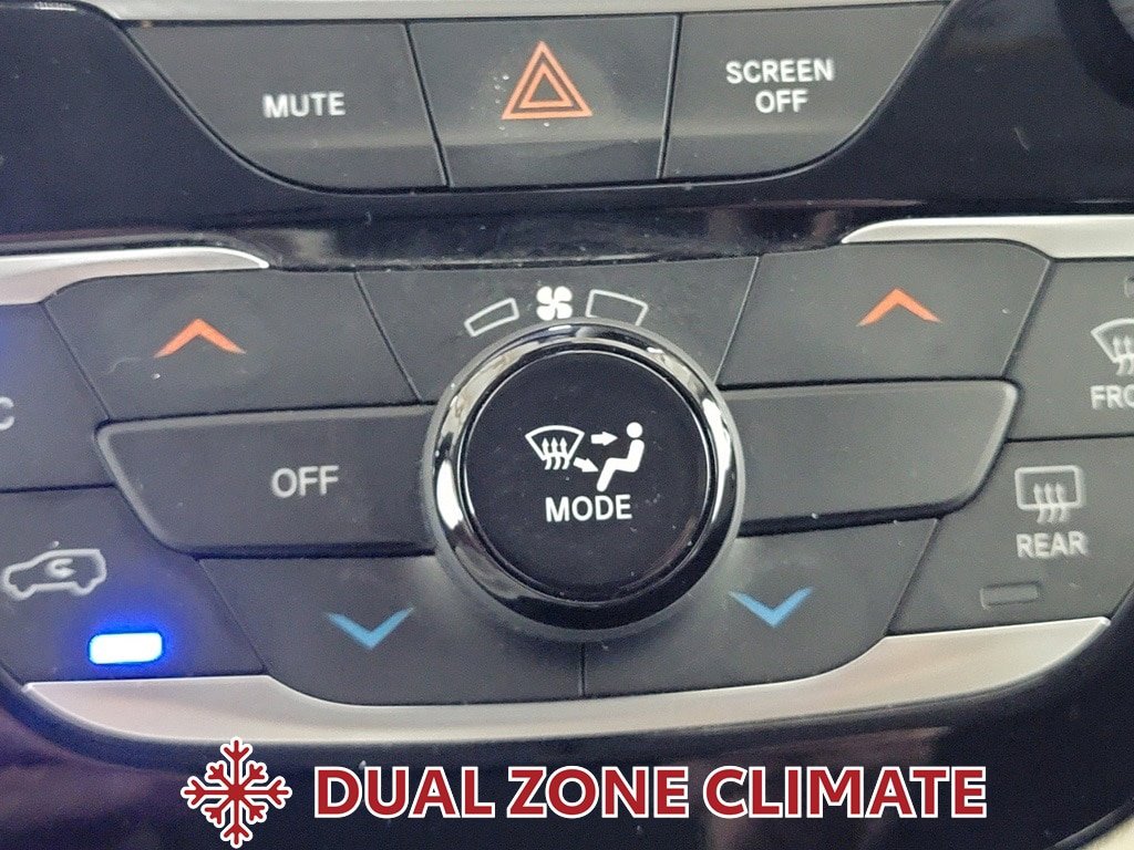 Used 2023 Chrysler Voyager LX FWD image 24