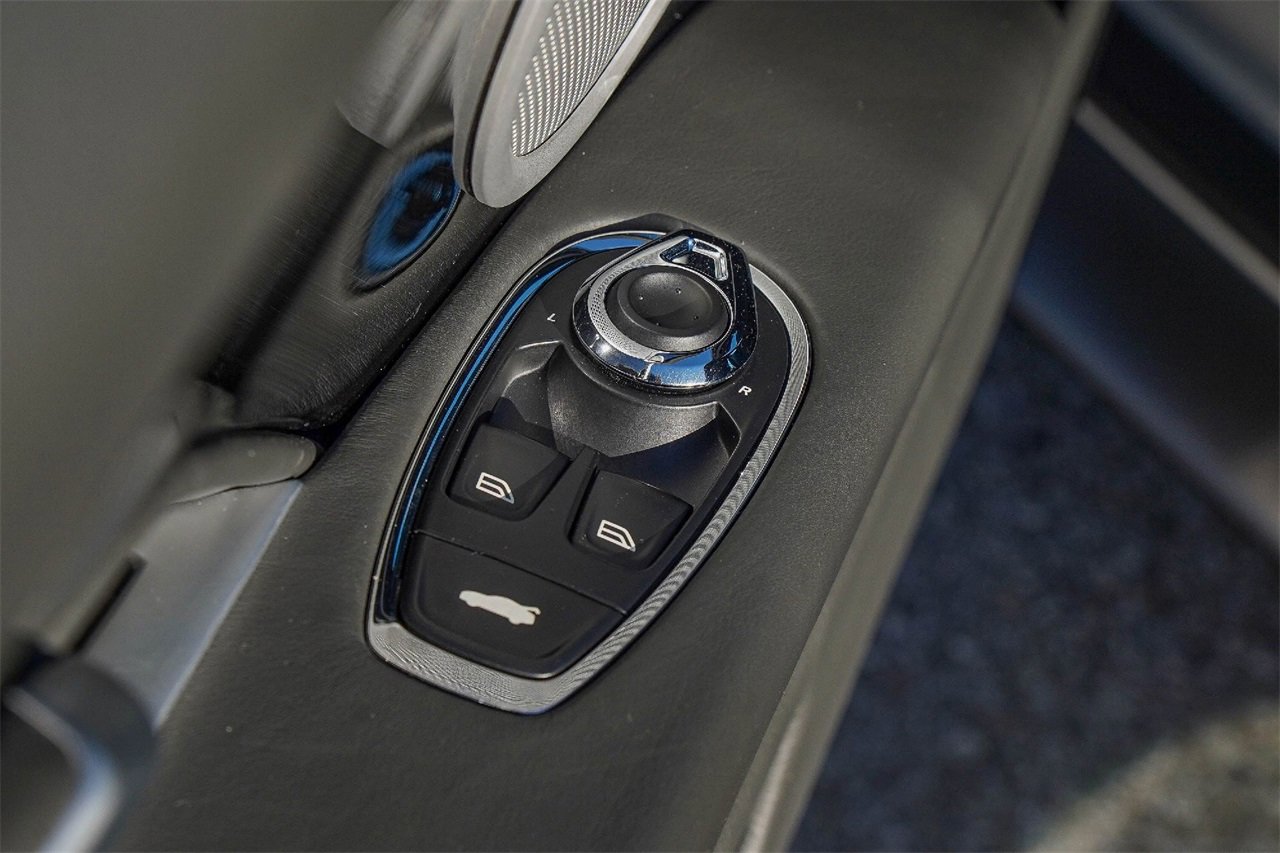 Used 2020 Aston Martin DB11 Volante image 36