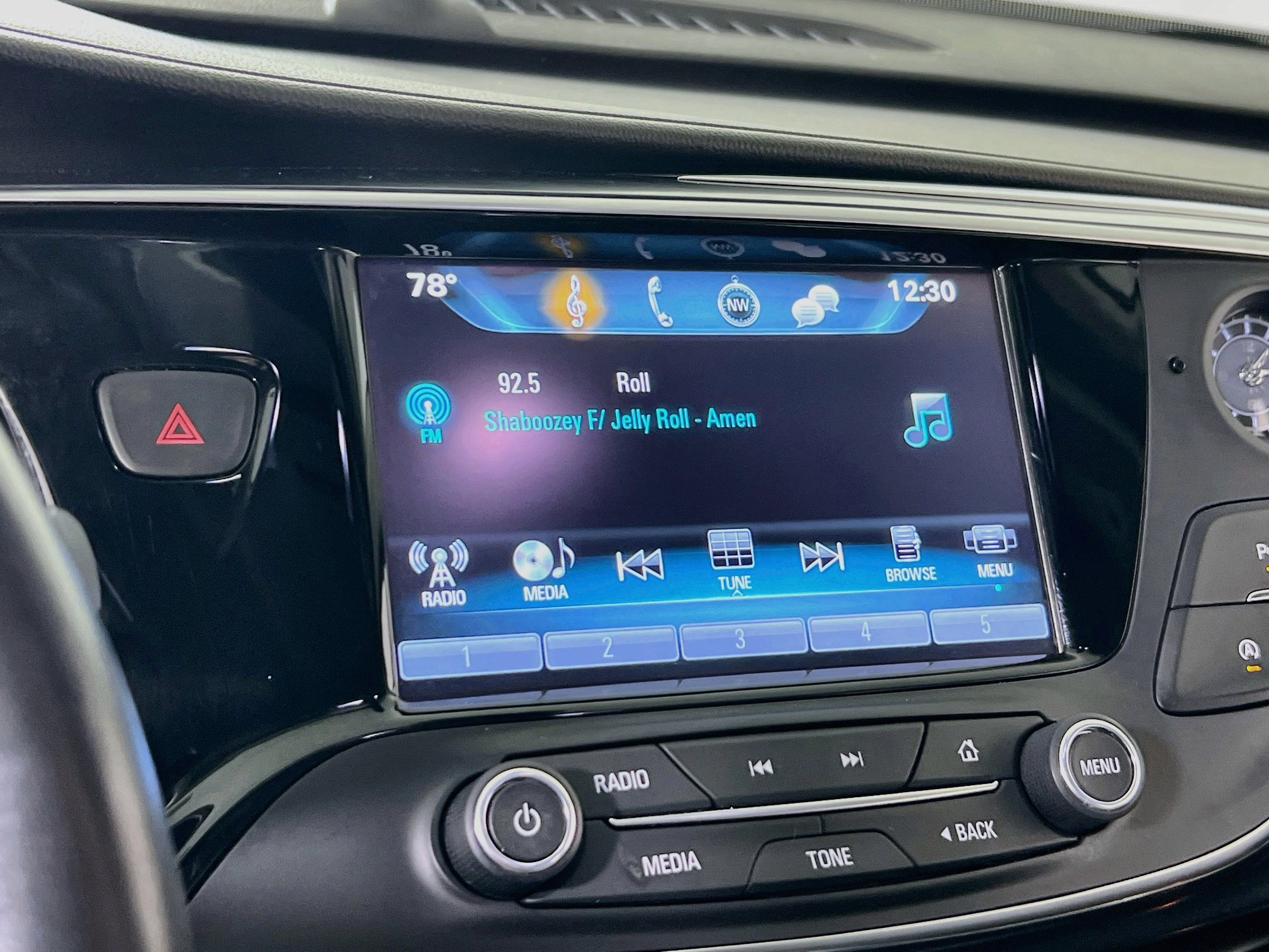 Used 2020 Buick Envision Essence AWD/4WD image 14