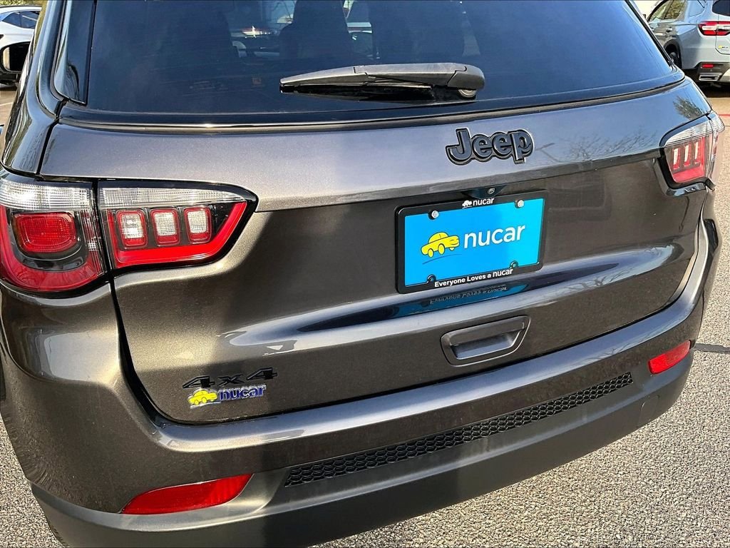 Used 2022 Jeep Compass Latitude w/ Sun and Sound Group AWD/4WD image 28