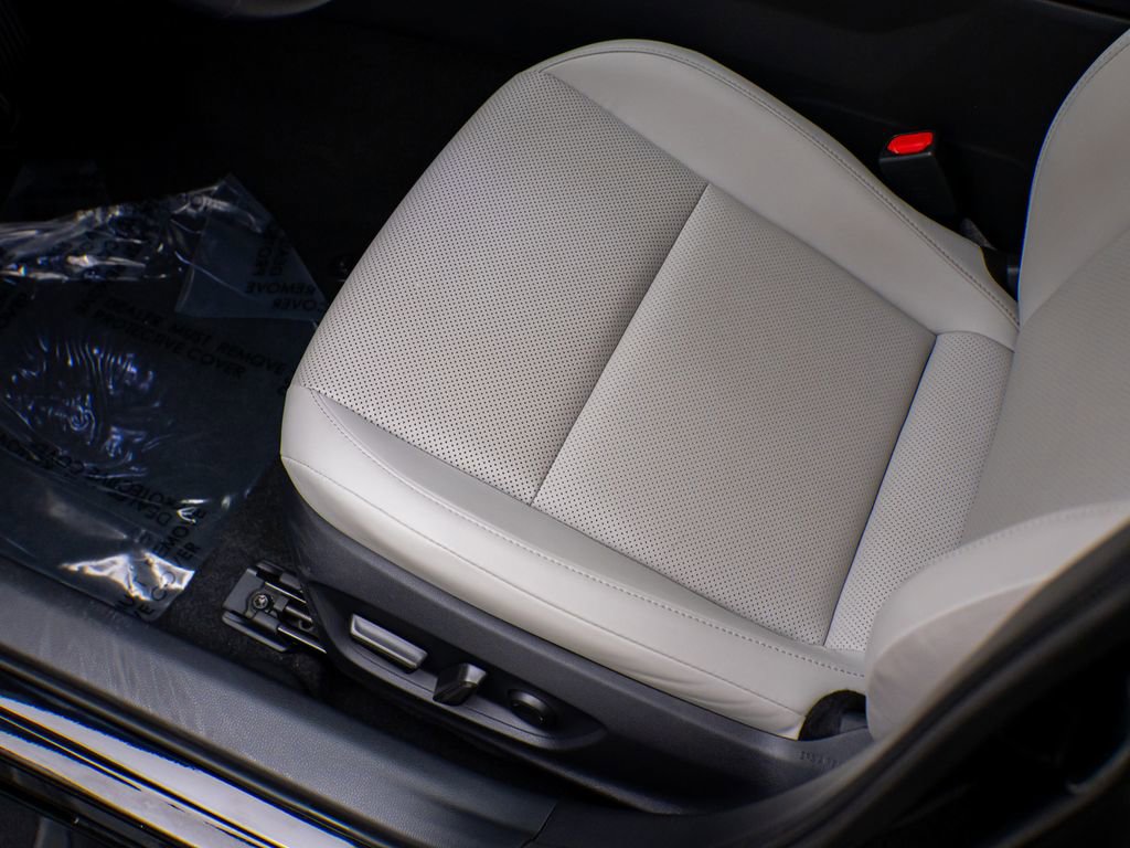 Used 2024 Toyota Prius XLE image 14