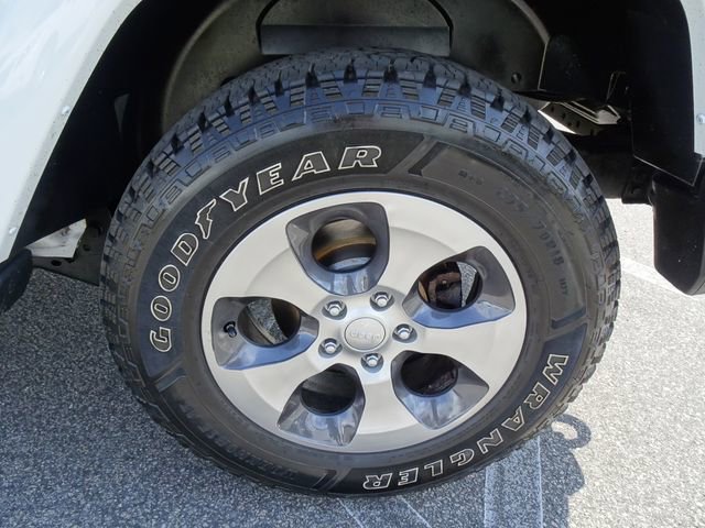 Used 2018 Jeep Wrangler Sahara image 26