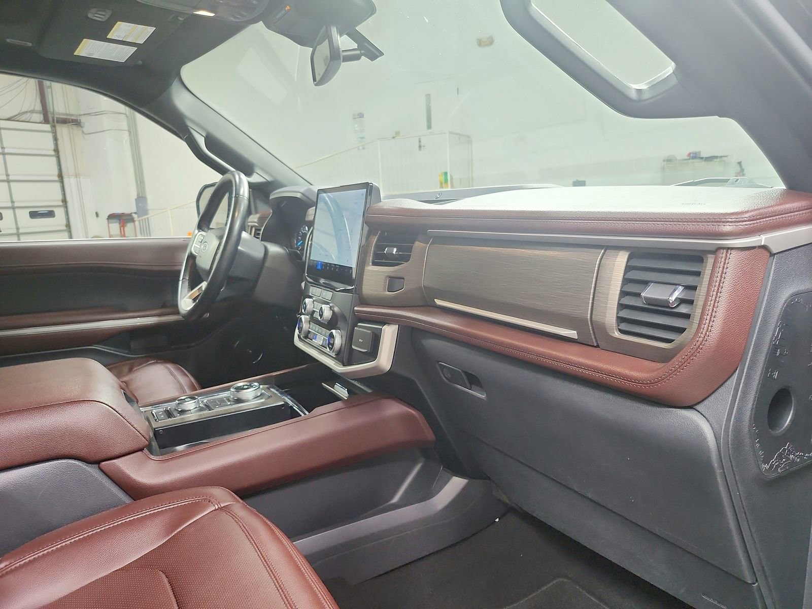 Used 2024 Ford Expedition Limited image 44