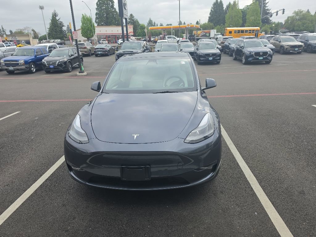 Used 2023 Tesla Model Y Long Range AWD/4WD image 1