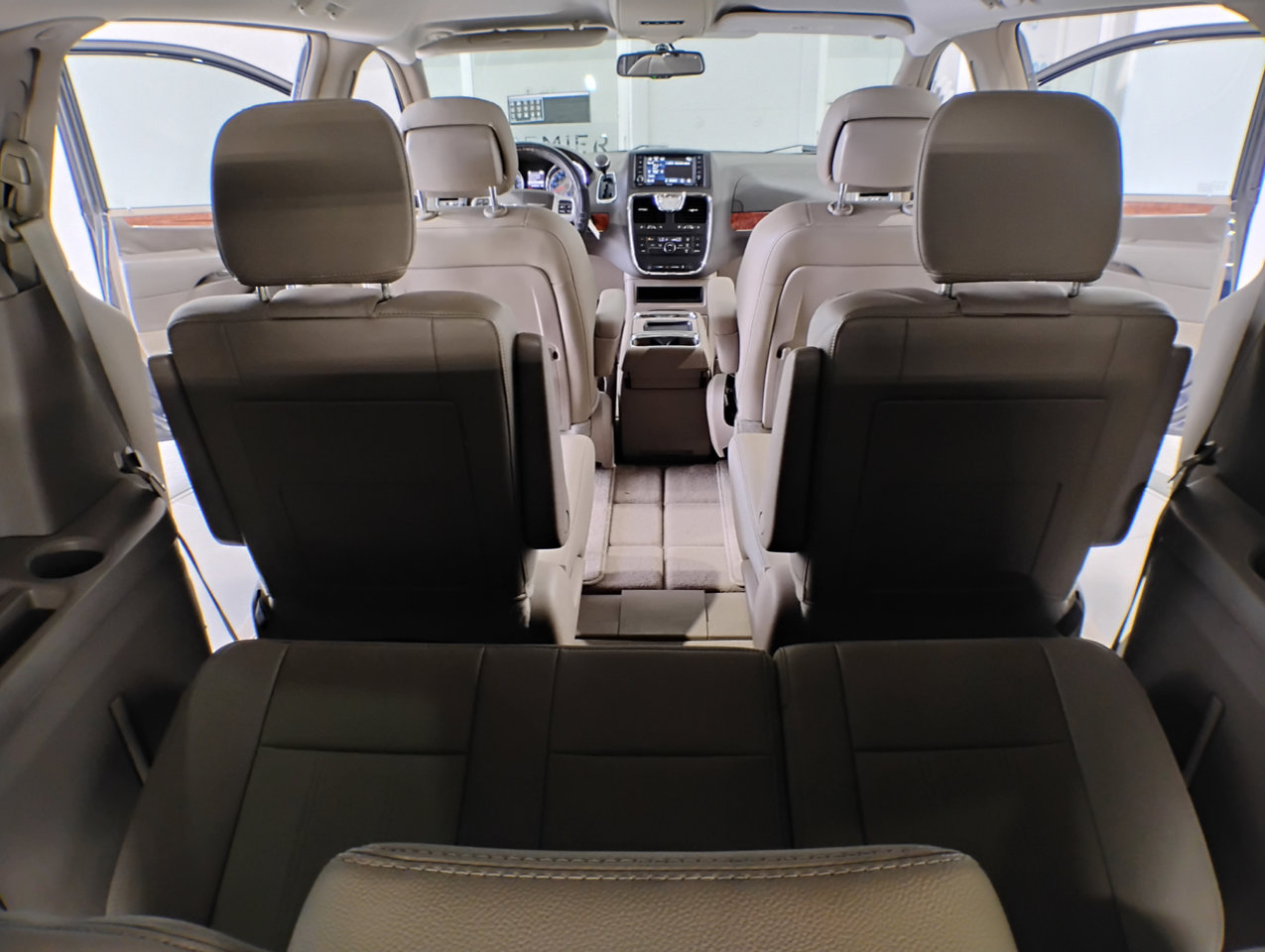 Used 2016 Chrysler Town & Country Touring image 42