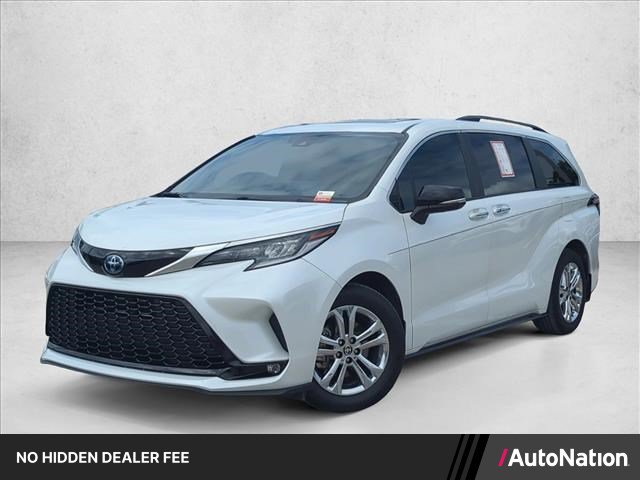 Certified 2023 Toyota Sienna XSE AWD/4WD image 1