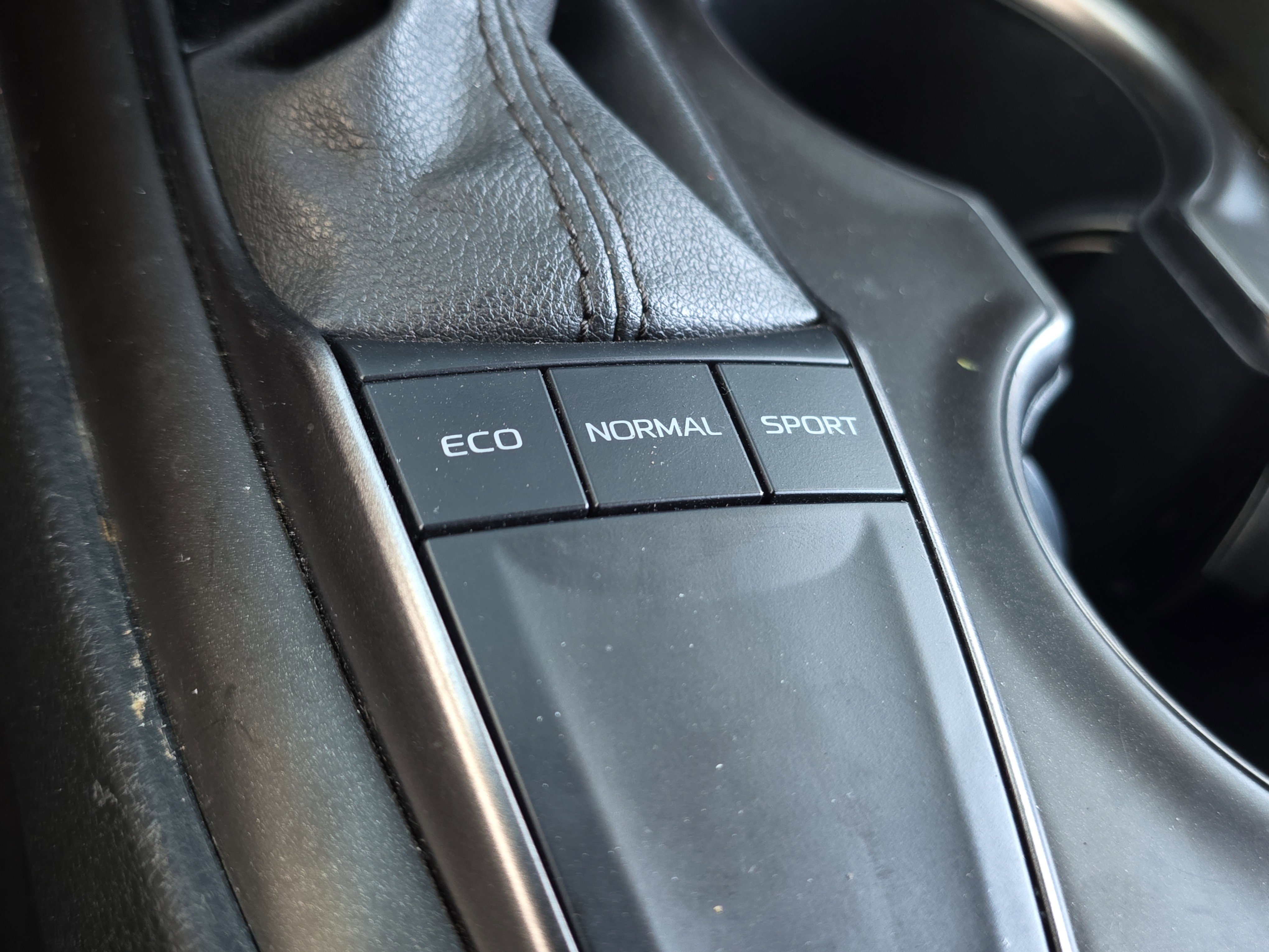 Used 2024 Toyota Camry SE w/ Convenience Package image 21