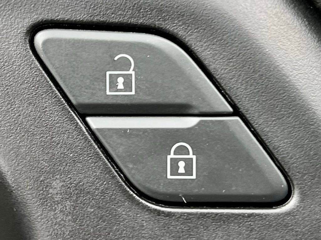 Used 2021 Chevrolet Silverado 1500 RST image 26