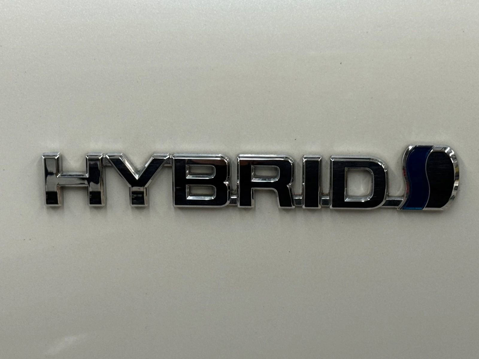 Used 2021 Toyota Venza LE image 16