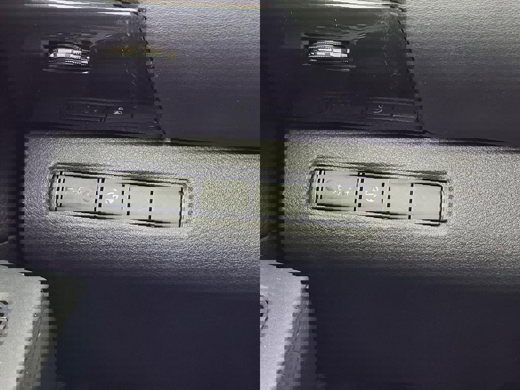 Used 2024 Nissan Pathfinder SV image 43