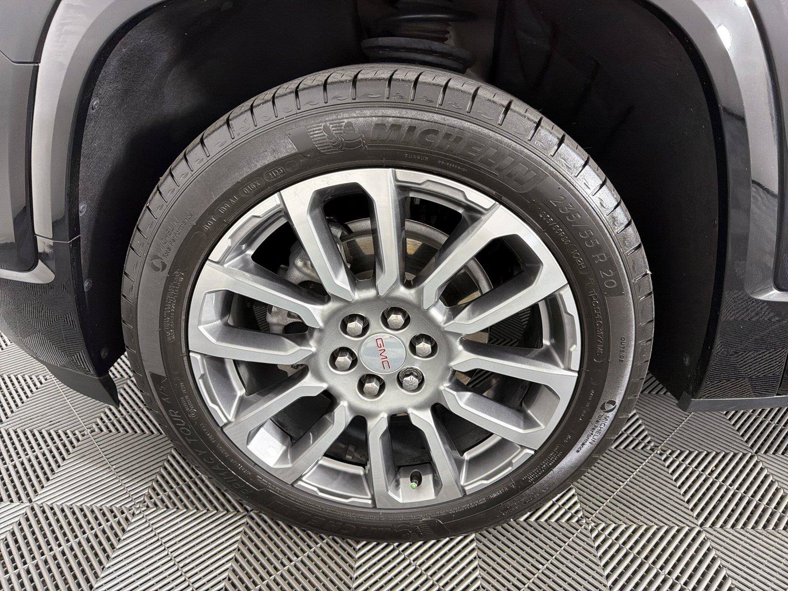 Certified 2023 GMC Acadia Denali w/ Denali Ultimate Package FWD image 9