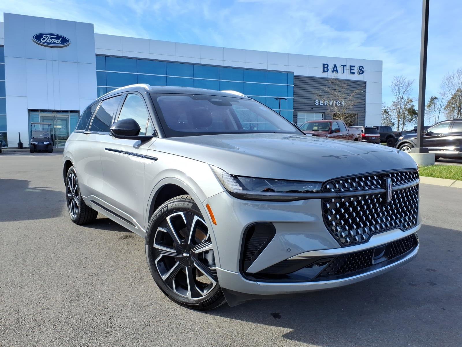 Used 2025 Lincoln Nautilus Reserve image 1