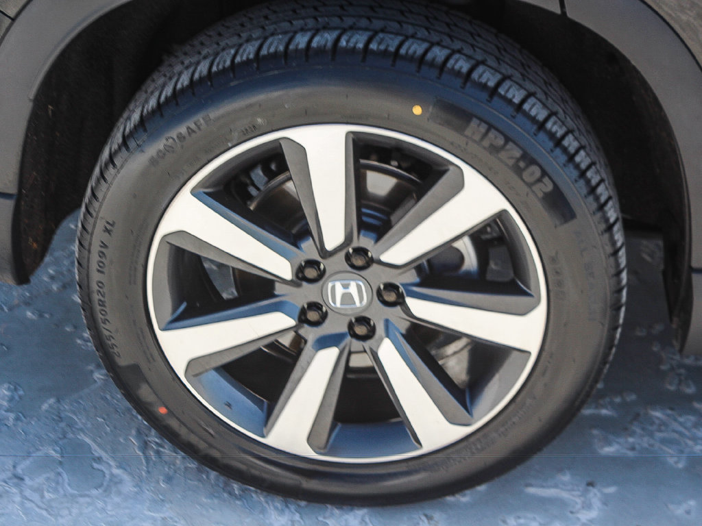 Certified 2025 Honda Pilot Touring image 9