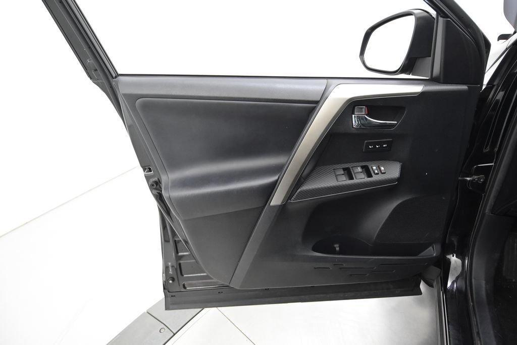 Used 2013 Toyota RAV4 Limited AWD/4WD image 32