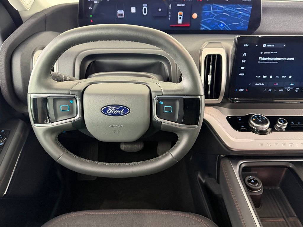 Used 2025 Ford Expedition Active image 13