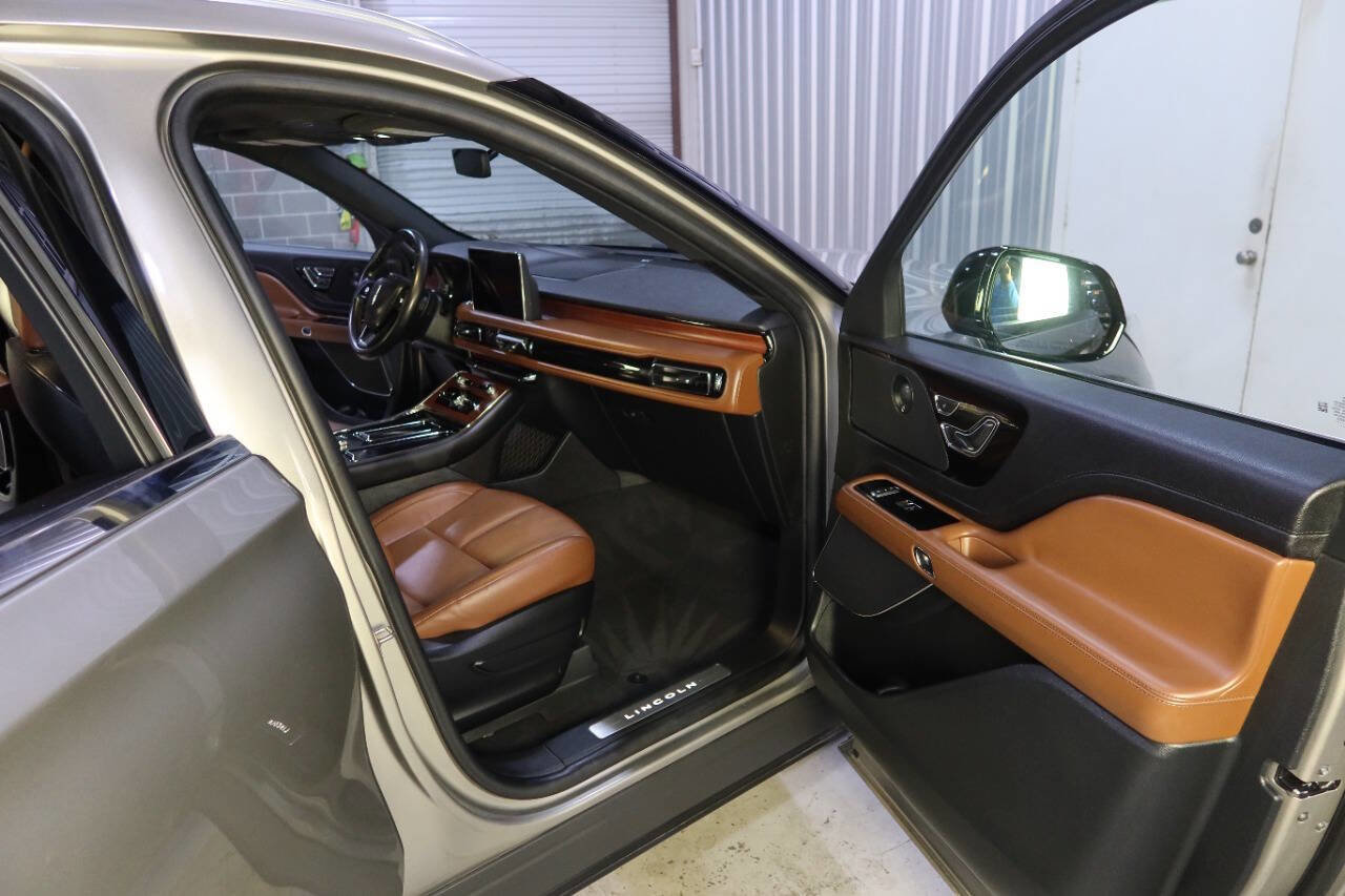 Used 2023 Lincoln Aviator Reserve w/ Equipment Group 201A image 12