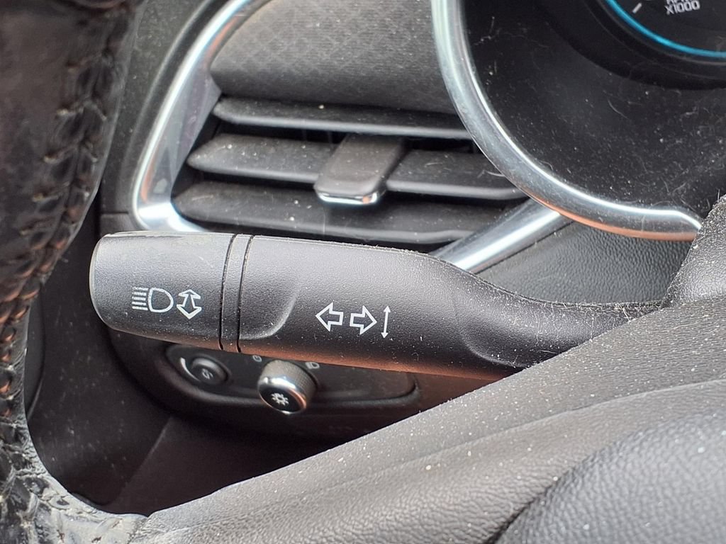 Used 2016 Chevrolet Malibu LT FWD image 16